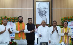 मुख्यमंत्री ने 21406.36 करोड़ रुपए की लागत से 11346 पथों एवं 730 पुलों का किया शिलान्यास