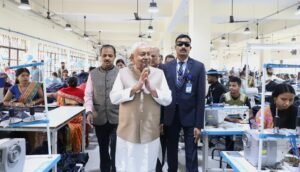 मुख्यमंत्री ने हाजीपुर औद्योगिक क्षेत्र का भ्रमण कर औद्योगिक इकाइयों का किया निरीक्षण