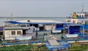12 करोड़ की वाटर मेट्रो गंगा किनारे बेकार, 8 महीने बाद भी इंतजार जारी   