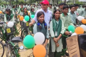 झारखंड सरकार का बड़ा शिक्षा अभियान: 800 छात्रों को मिली साइकिल, अब UPSC की मुफ्त कोचिंग भी देगी सरकार