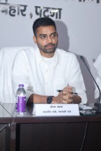 15 जुलाई तक हर पंचायत में जलेंगी सोलर स्ट्रीट लाइटें, लापरवाही पर एजेंसियां होंगी ब्लैकलिस्ट