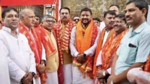 बांकीपुर उपचुनाव: भाजपा उम्मीदवार अभिषेक ‘बंटी’ सिन्हा ने भरा नामांकन, मां का आशीर्वाद लेकर शुरू की चुनावी पारी