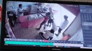 महमदपुर एसबीआई सीएसपी से बीस हजार नगद सहित लैपटॉप की लूट
