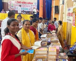 साहित्य सम्मेलन में विद्यार्थियों ने बिखेरा वक्तृत्व का जादू, सुंदर व्याख्यानों से जीता श्रोताओं का दिल
