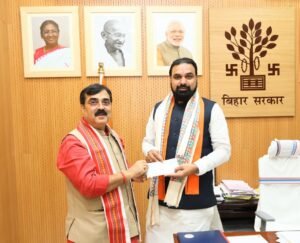 बाढ़ पीड़ितों की मदद को आगे आए जनप्रतिनिधि, मुख्यमंत्री राहत कोष में दिया अंशदान