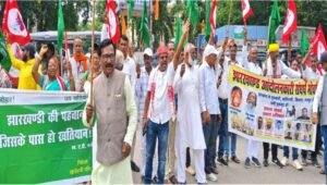 रांची में झारखंड बंद का सीमित असर, अलबर्ट एक्का चौक पर आंदोलनकारियों ने किया प्रदर्शन