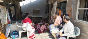 आंगनबाड़ी केंद्र में सेवा संकल्प अभियान के तहत बच्चों से संवाद, शिक्षिका व सहायिका हुईं सम्मानित